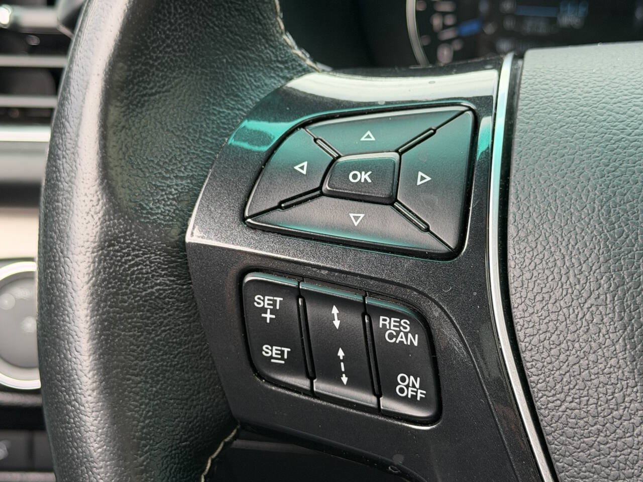 Used 2017 Ford Explorer Platinum AWD/4WD image 25