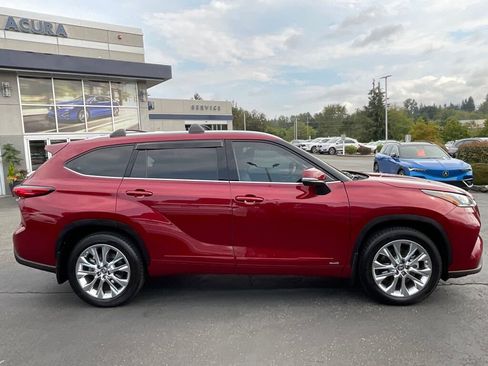 Used 2023 Toyota Highlander Limited image 16