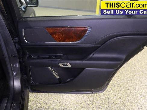 Used 2017 Lincoln Continental Select image 28