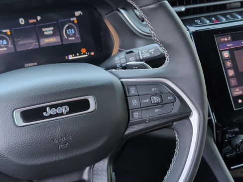 Used 2023 Jeep Grand Cherokee L Laredo AWD/4WD image 19