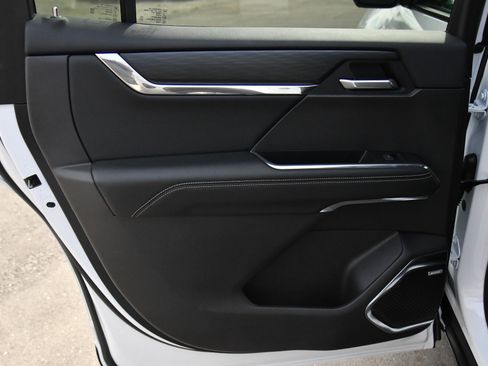 Used 2024 GMC Acadia Elevation image 42