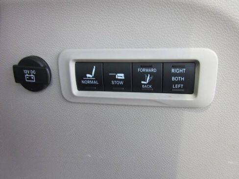 Used 2020 Chrysler Pacifica Limited FWD image 20