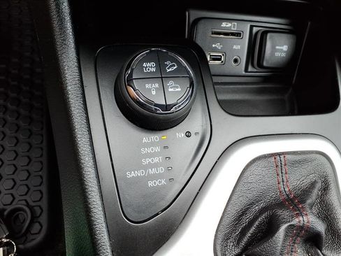 Used 2014 Jeep Cherokee Trailhawk w/ Leather Interior Group image 23