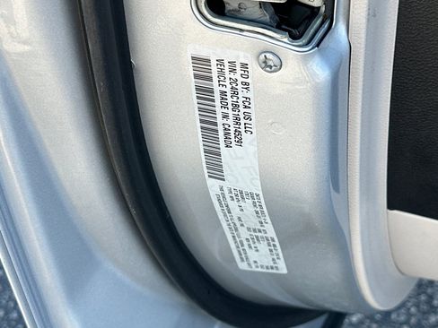 Used 2024 Chrysler Pacifica Touring-L image 25