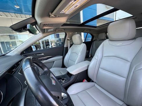 Used 2022 Cadillac XT4 Luxury w/ Cold Weather Package FWD image 13