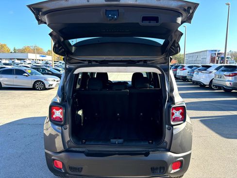Used 2017 Jeep Renegade Latitude image 13