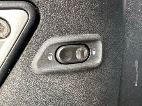 Used 2017 Jeep Wrangler Unlimited Sahara w/ Connectivity Group image 20