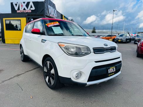 Used 2018 Kia Soul + image 3