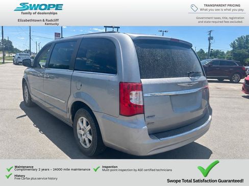 Used 2013 Chrysler Town & Country Touring FWD image 7