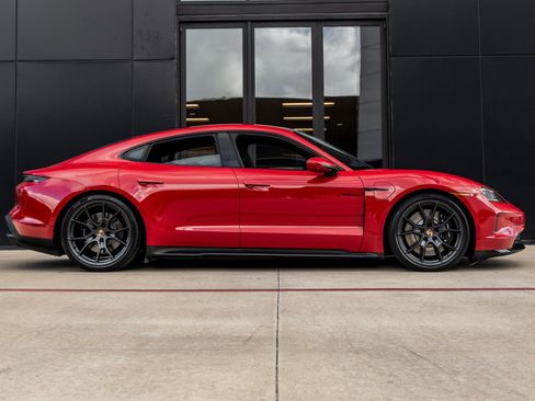 Used 2025 Porsche Taycan GTS image 12