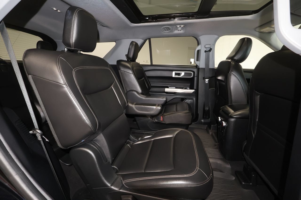 Used 2022 Ford Explorer XLT w/ Equipment Group 202A AWD/4WD image 18