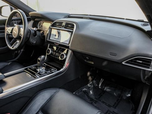 Used 2020 Jaguar XE S image 12