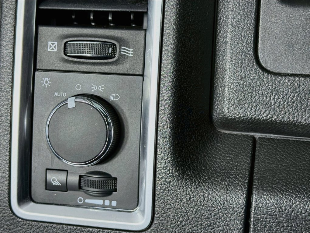 Used 2024 RAM 1500 Classic SLT AWD/4WD image 15