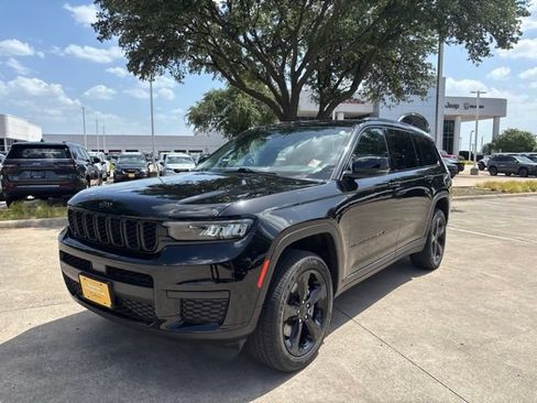Used 2023 Jeep Grand Cherokee L Laredo AWD/4WD image 3