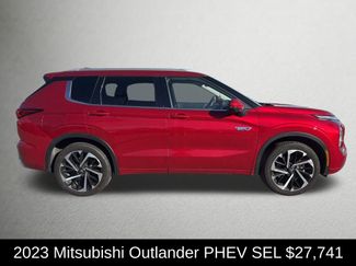 Used 2023 Mitsubishi Outlander SEL video 2