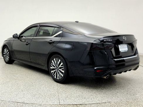 Used 2023 Nissan Altima 2.5 SV w/ SV Premium Package FWD image 7