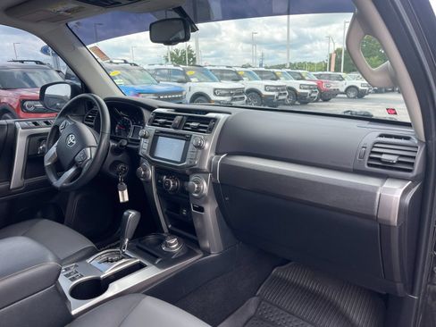 Used 2019 Toyota 4Runner SR5 Premium AWD/4WD image 18