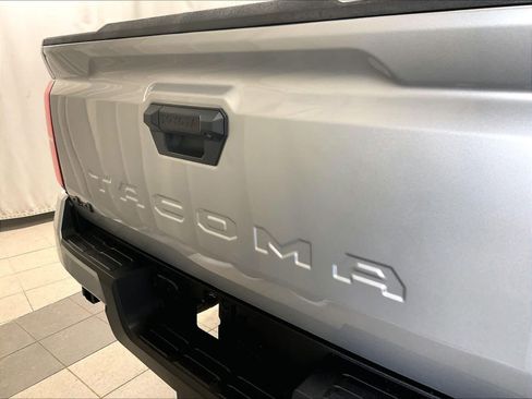 Used 2025 Toyota Tacoma TRD Off-Road image 28