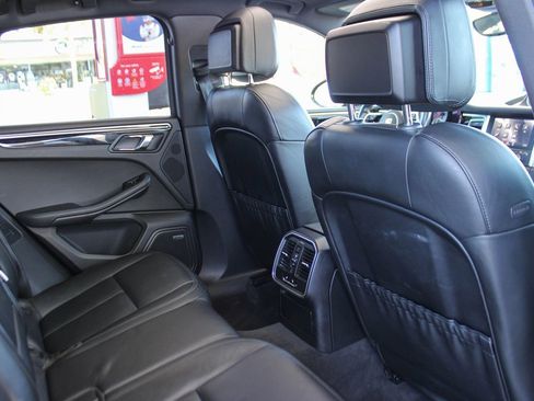 Used 2017 Porsche Macan S image 22