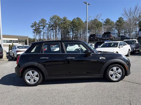 Used 2017 MINI Cooper 4-Door Hardtop image 8
