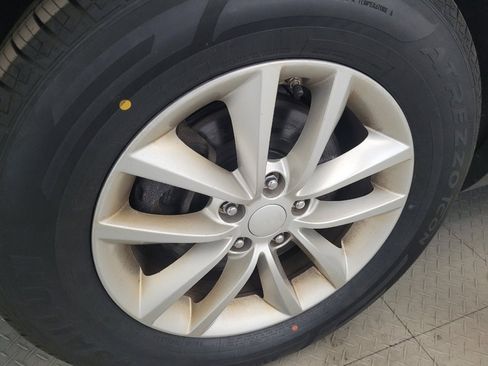 Used 2018 Kia Sorento LX image 31