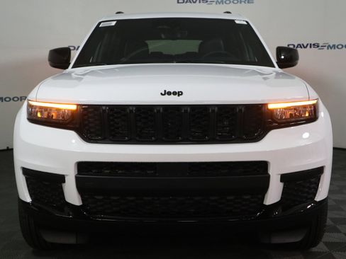 New 2025 Jeep Grand Cherokee L Altitude image 11