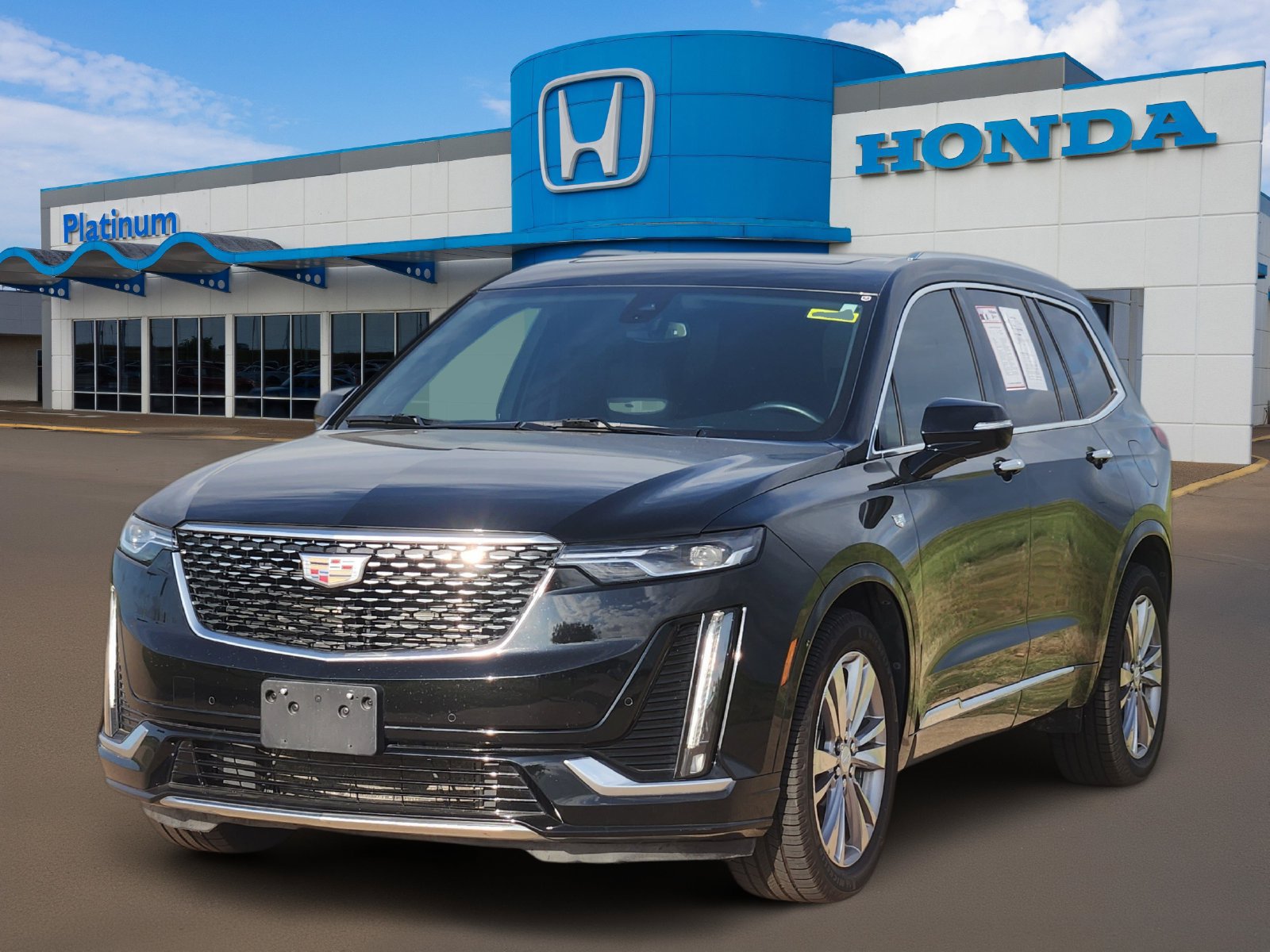 Used 2023 Cadillac XT6 Premium Luxury FWD image 2