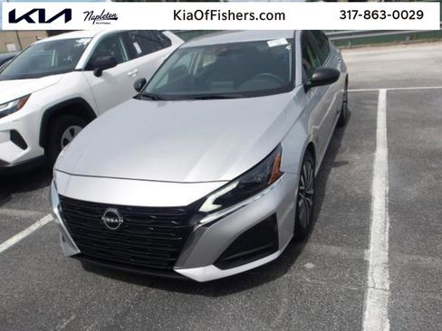 Used 2024 Nissan Altima 2.5 SV image 1