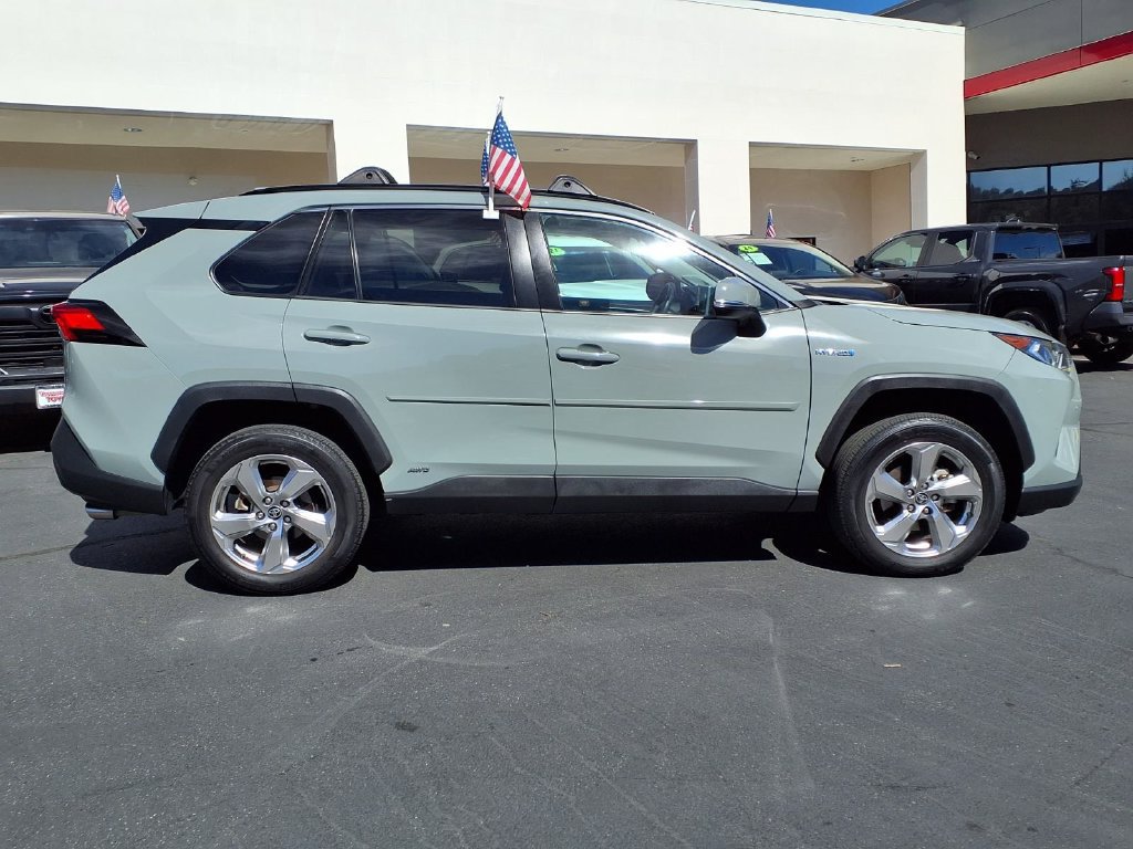 Certified 2021 Toyota RAV4 XLE Premium AWD/4WD image 3