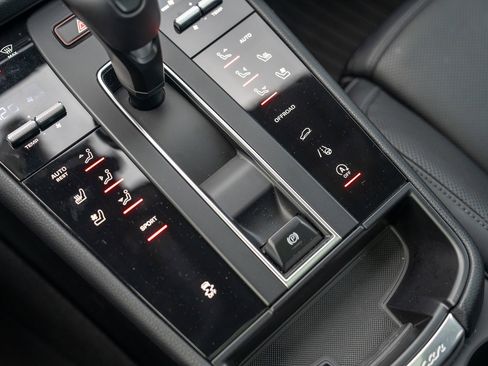 Used 2025 Porsche Macan image 20