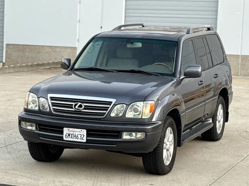 Used 2004 Lexus LX 470 4WD w/ Preferred Accessory Pkg image 2