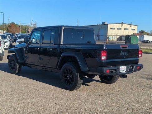 Certified 2023 Jeep Gladiator Sport image 5