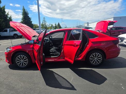 Used 2021 Volkswagen Jetta SE image 18