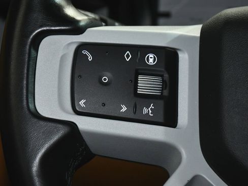 Used 2024 Land Rover Defender 130 X-Dynamic SE AWD/4WD image 36