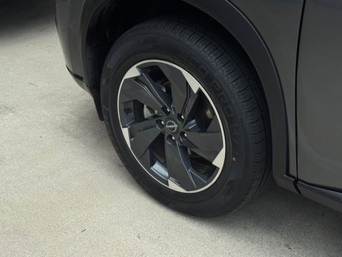 Used 2025 Nissan Rogue SV FWD image 32
