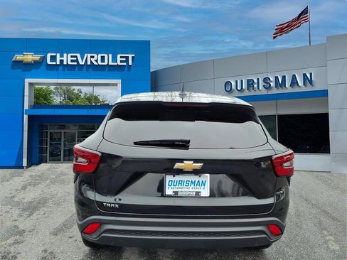 Used 2024 Chevrolet Trax LS image 4