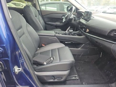 Used 2023 Nissan Rogue SL w/ SL Premium Package image 9