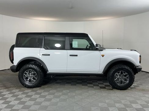 New 2025 Ford Bronco Badlands image 4