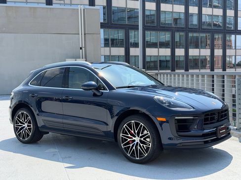 Certified 2022 Porsche Macan S AWD/4WD image 9