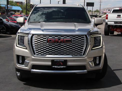 Used 2022 GMC Yukon Denali AWD/4WD image 3
