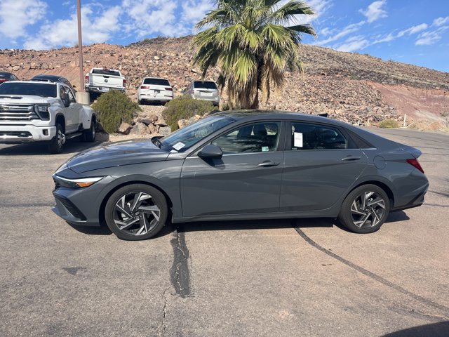 Used 2025 Hyundai Elantra SEL FWD image 8