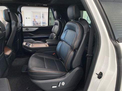 New 2026 Lincoln Navigator L Black Label AWD/4WD image 12
