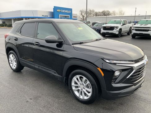 Used 2024 Chevrolet TrailBlazer LS w/ LS Convenience Package image 2