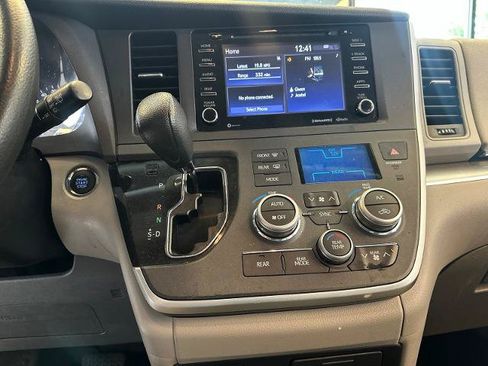 Used 2020 Toyota Sienna LE w/ LE Preferred Package FWD image 5