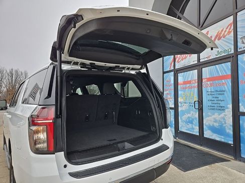 Used 2024 Chevrolet Suburban LT image 97