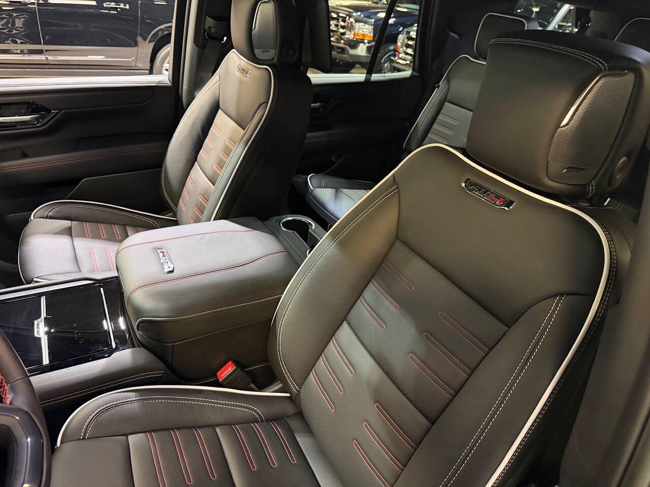 Used 2026 GMC Yukon AT4 Ultimate w/ LPO, Floor Liner Package AWD/4WD image 27