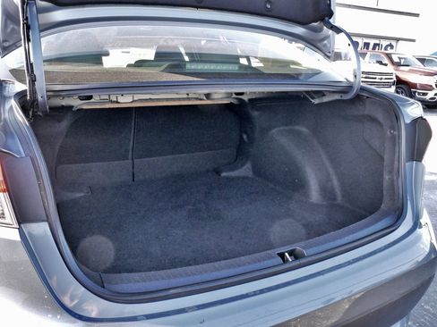 Used 2021 Toyota Corolla LE image 15