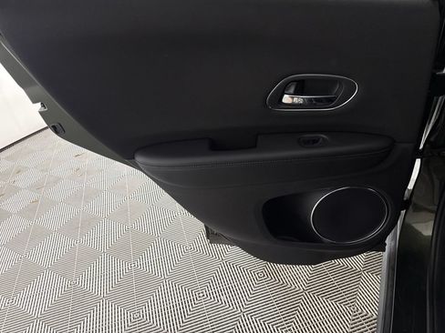 Used 2017 Honda HR-V EX image 11