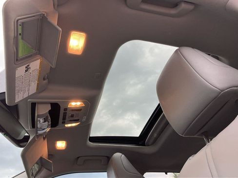 Certified 2020 Toyota Highlander XLE FWD image 22