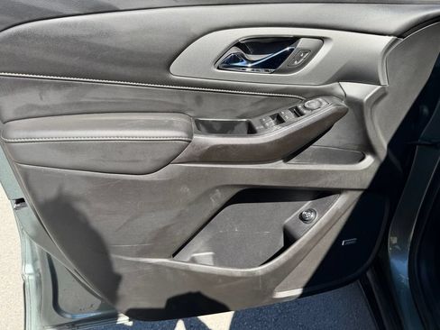 Used 2023 Chevrolet Traverse LT w/ LT Premium Package AWD/4WD image 14